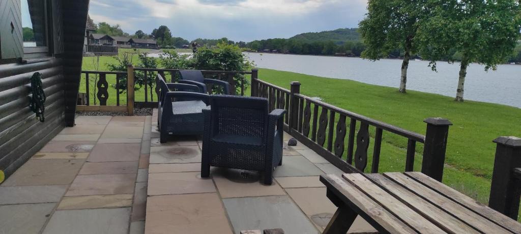Warton Villa | Tegid Lodge- Pine Lake Resort