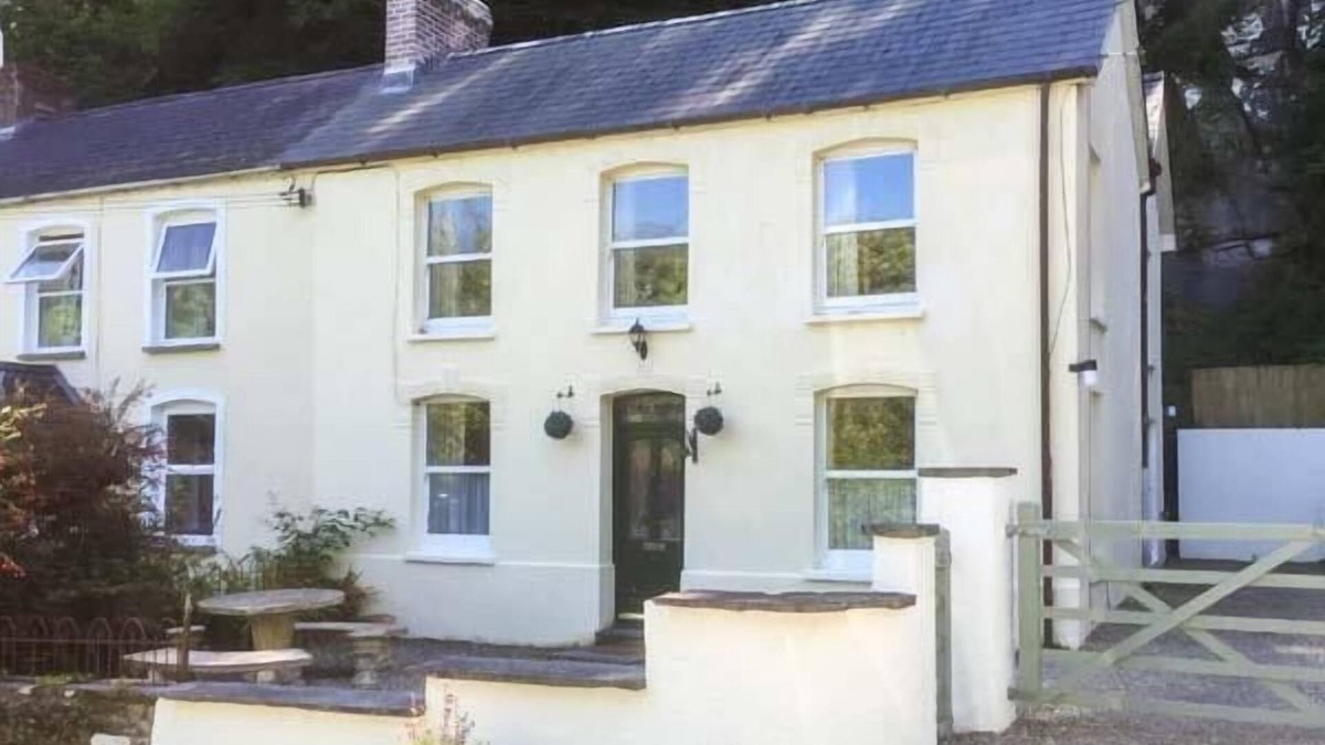 Cilgerran Cottage | TEIFI HOUSE, pet friendly, country holiday cottage in Cilgerran