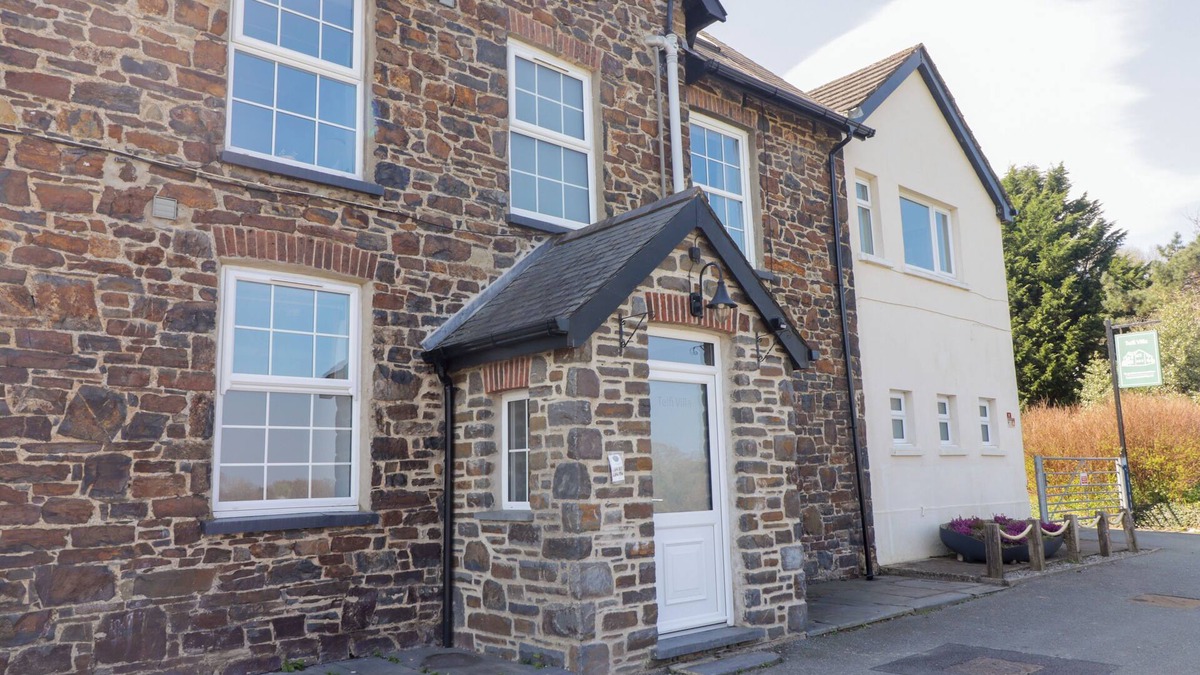 St Dogmaels Cottage | TEIFI VILLA, pet friendly, character holiday cottage in St Dogmaels