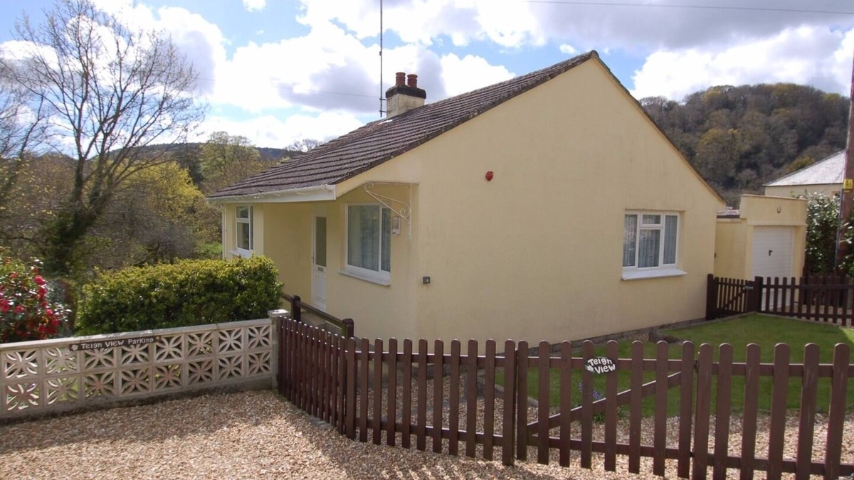 Lower Ashton Cottage | TEIGN VIEW, pet friendly, country holiday cottage in Lower Ashton