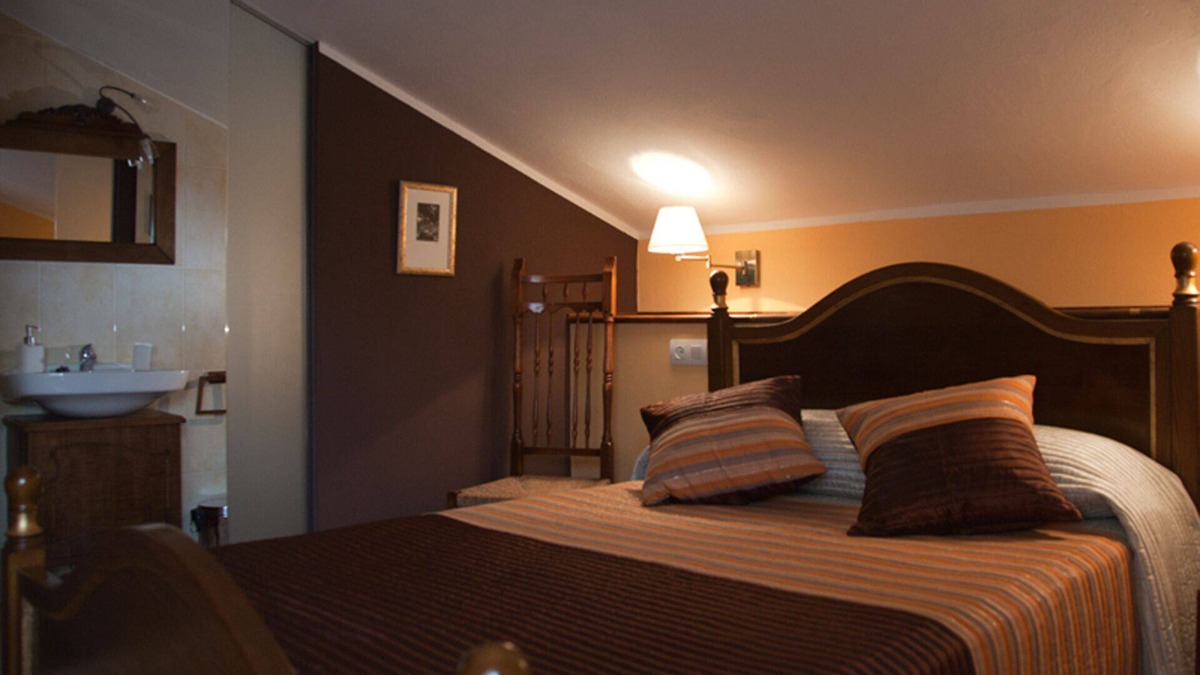 Coana Bed & Breakfast | Teixedo Room - Los Galpones Rural Apartments