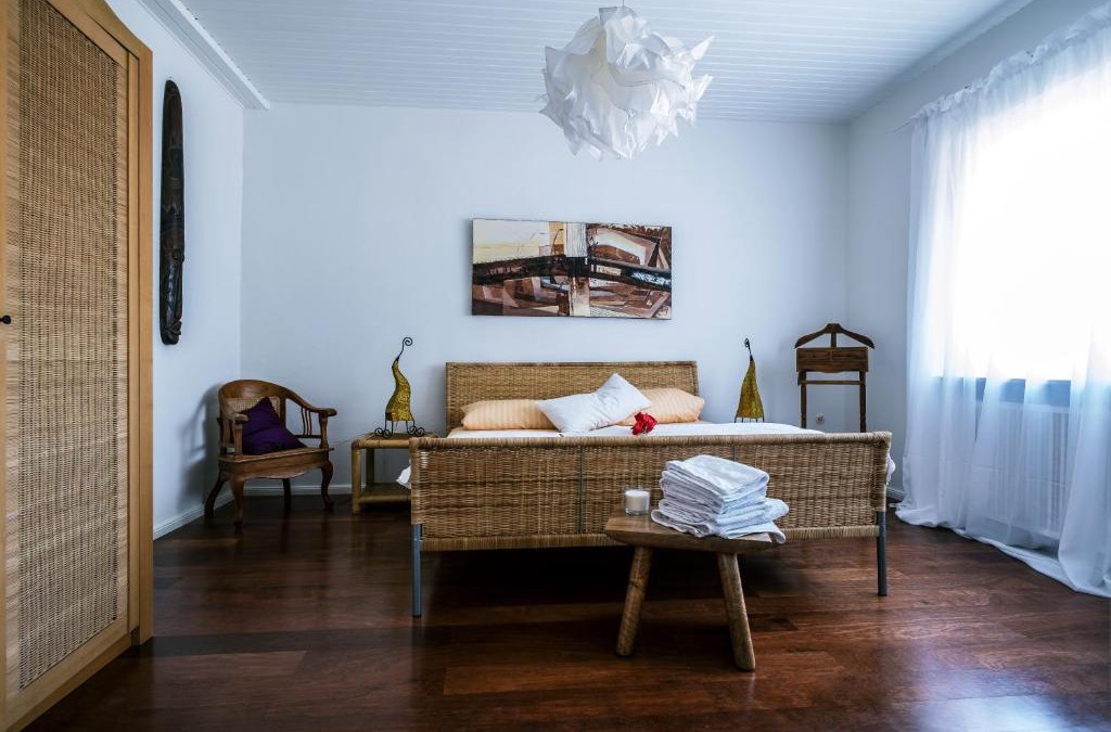 Eichelsdorf Bed & Breakfast | Tektona "Bed & Breakfast"