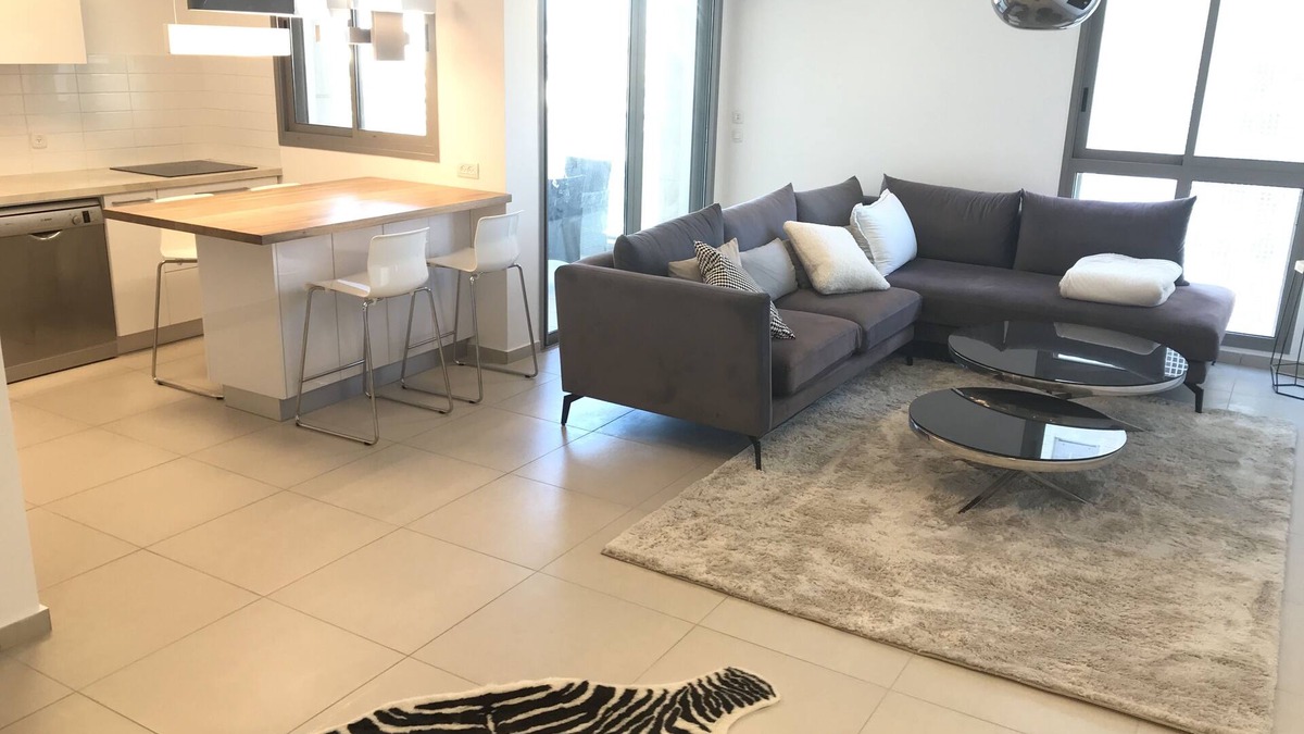 Tel Aviv Apartment | Tel Aviv Modern & Spacious 3 BR Luxury Apt in a good aria close to the lake