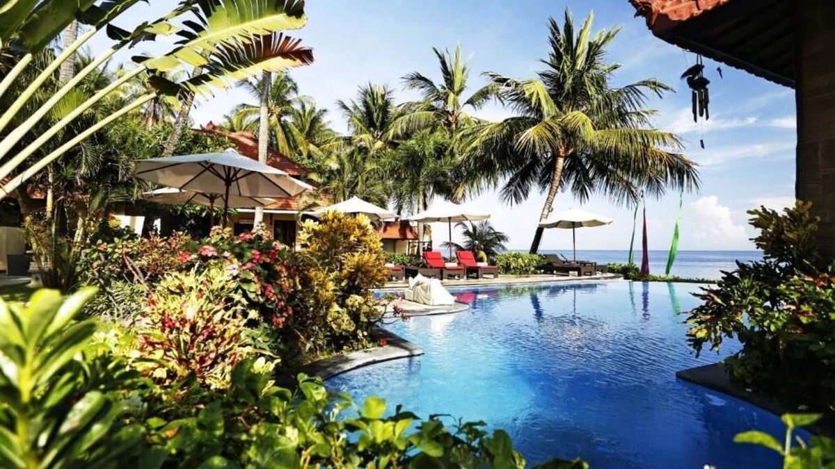 Penuktukan Hotel | Teluk Karang Dive and Spa Resort Bali