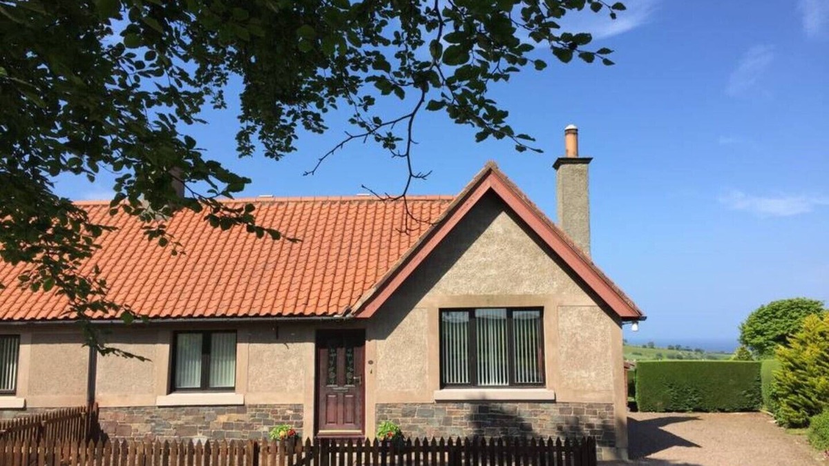 Coldingham Cottage | Templehall Cottage. Modern cottage with sea view