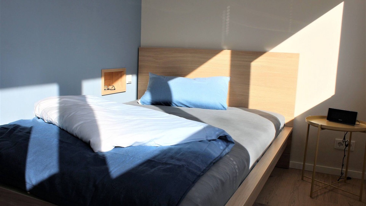 Kelkheim Apartment | Temporary living 2 minutes from the train station (27 minutes to Frankfurt Hbf)