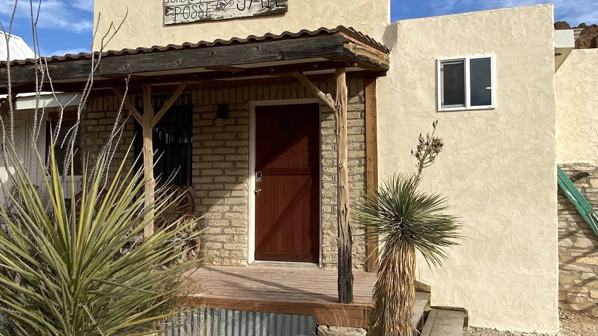 Study Butte-Terlingua Cabin | Ten Bits Ranch - Room #13 Jail