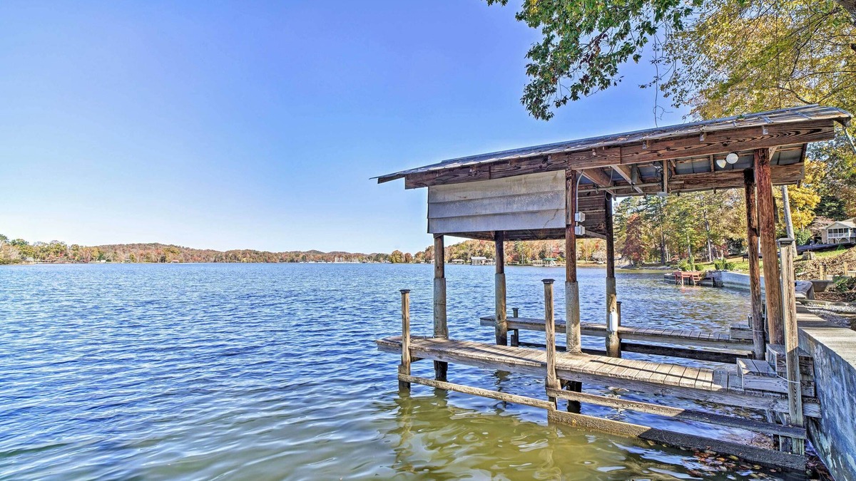 Ten Mile House | Ten Mile Home on Watts Bar Lake w/2 Docks!