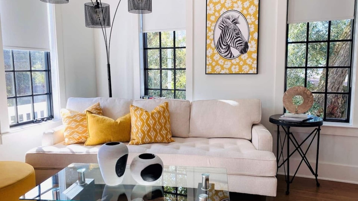 Old Village Historical District House | Ten minutes to Beach & Town: Contemporary Living in Historic Old Village
