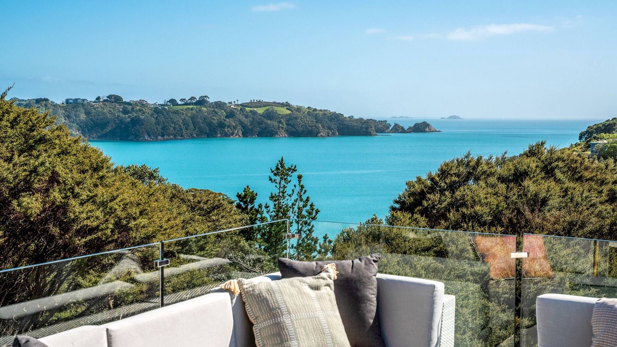 Oneroa House | TEN TAWA | Oneroa | Be My Guest Waiheke