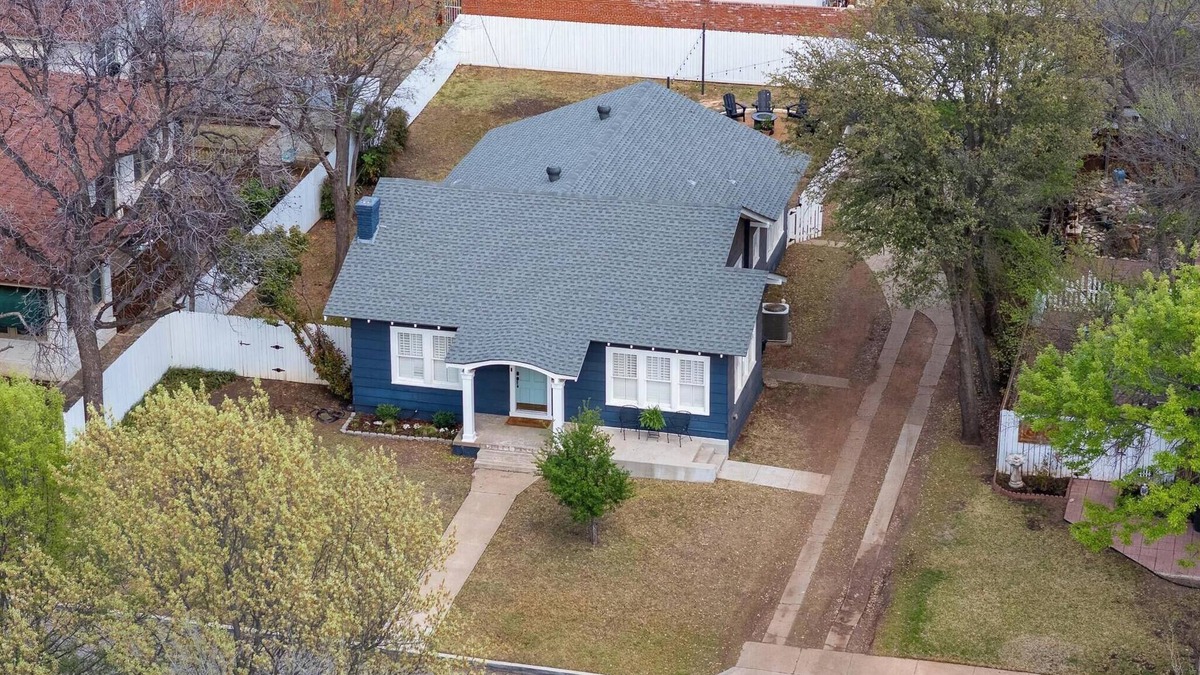 Sayles Blvd. Area House | Ten33 | Luxe Sayles District Experience, King Bed!