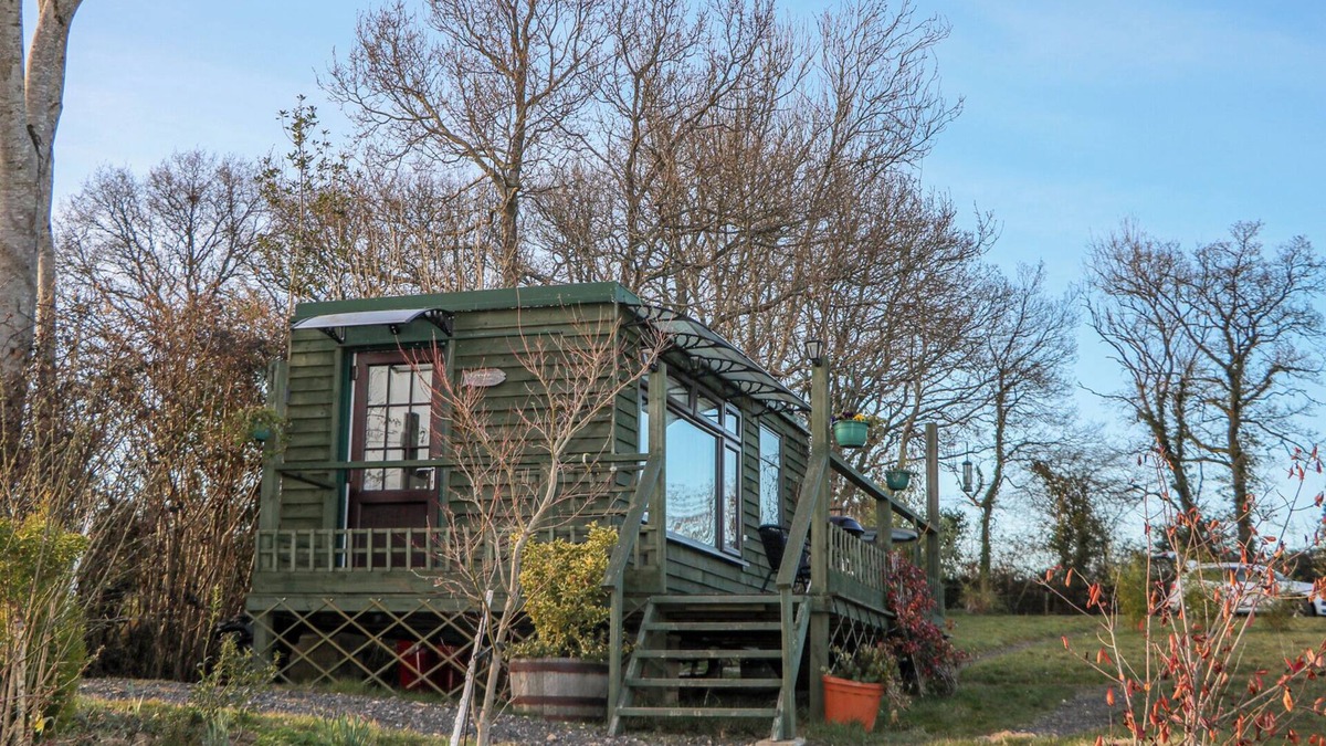 Hadlow Down Cottage | TENCH HUT, pet friendly, character holiday cottage in Crowborough