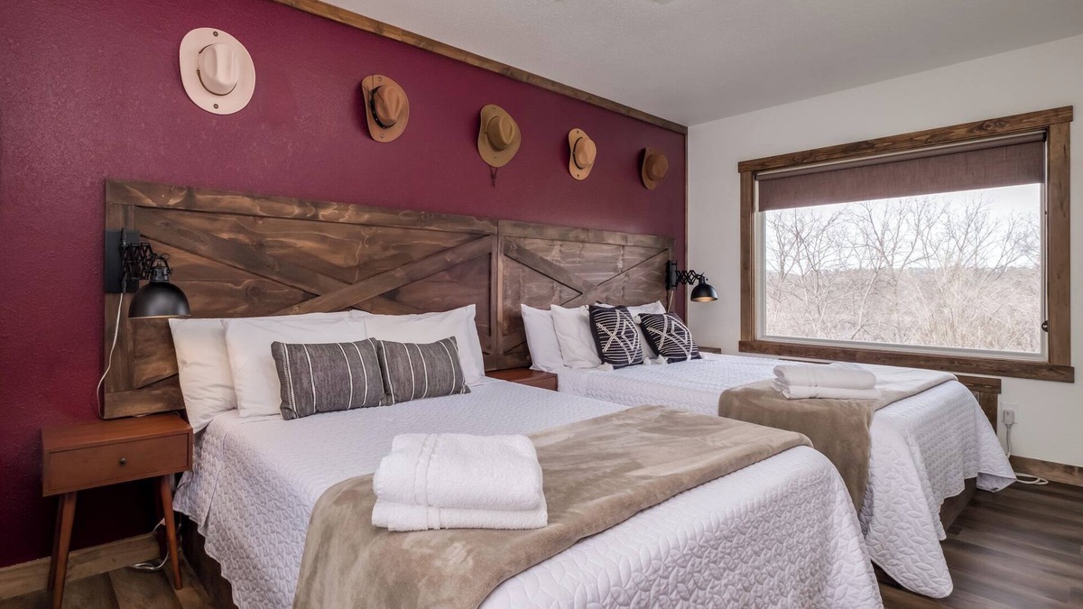 Prescott Hotel | Tennessee Themed Boutique Suite