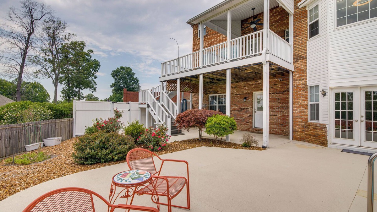 Lexington House | Tennessee Vacation Rental w/Balcony!