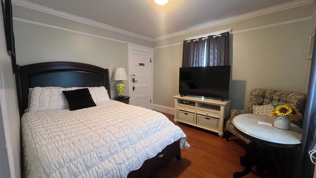 Cliff Walk Condo | Tennis Hall of Frame 1-bedroom