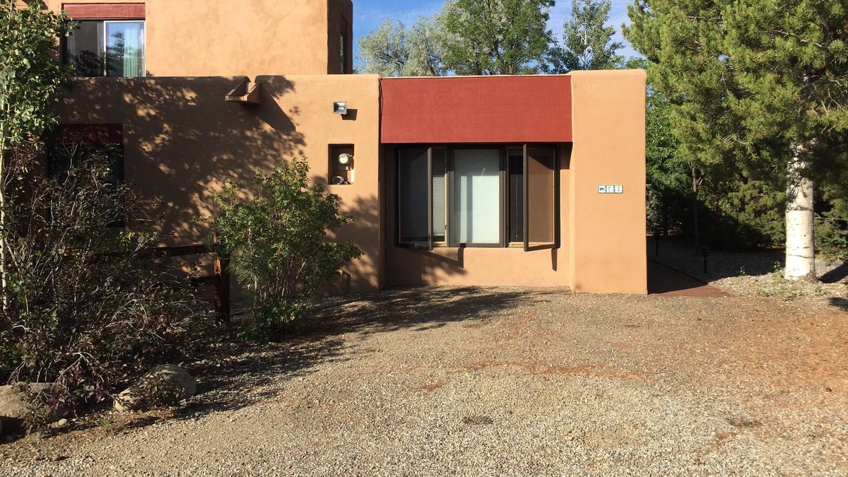 El Prado Condo | Tennis & Ski Condo with swimming pool