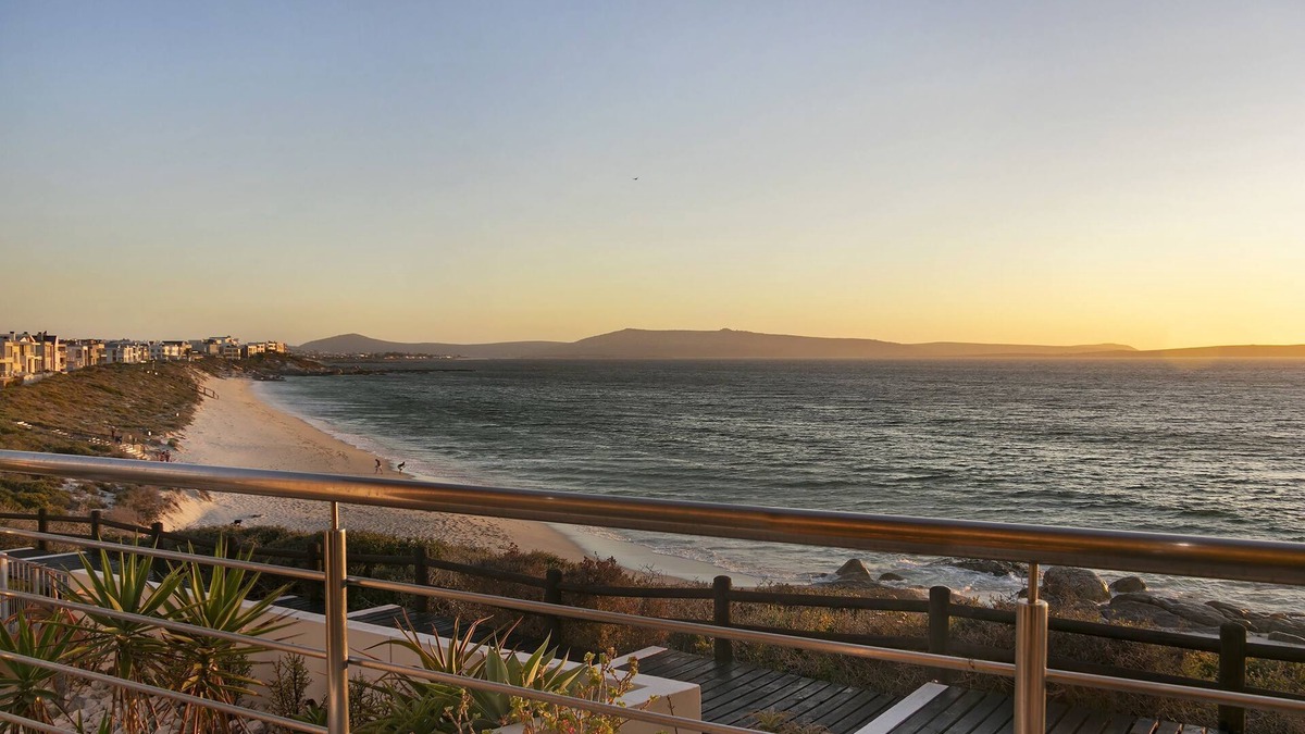 Calypso Beach House | Tenos On Calypso 12 - Five Bedroom House, Sleeps 9