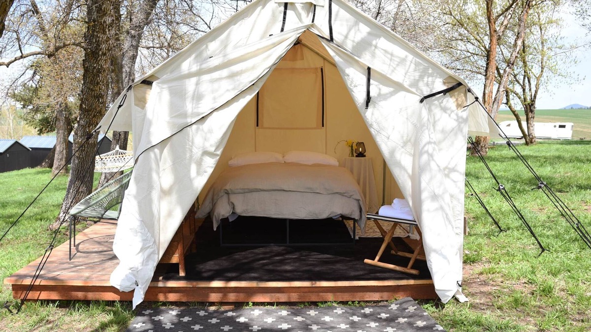 Harvard RV Rental | Tent Platform 4 | Pond View Glamping Tent