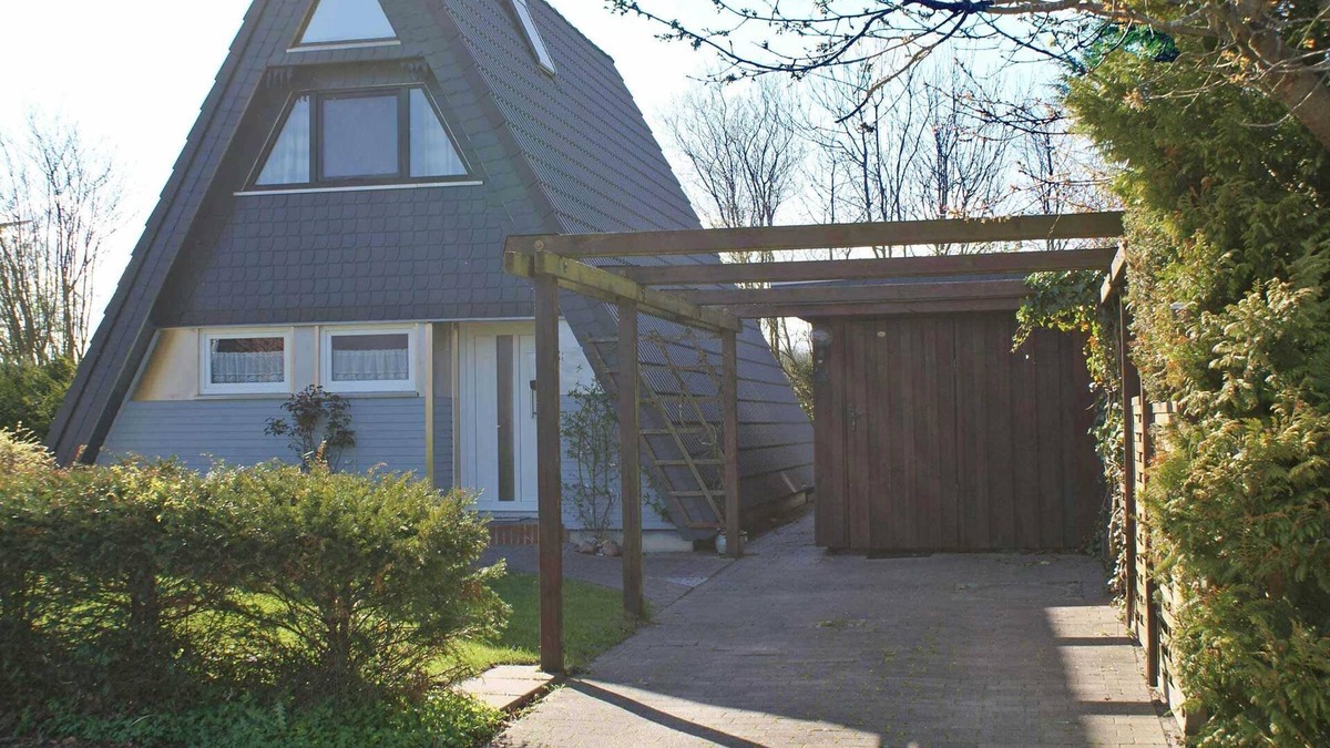 Damp House | Tent roof house with lots of space - parking in front of the front door - - with fiber optic W-LAN