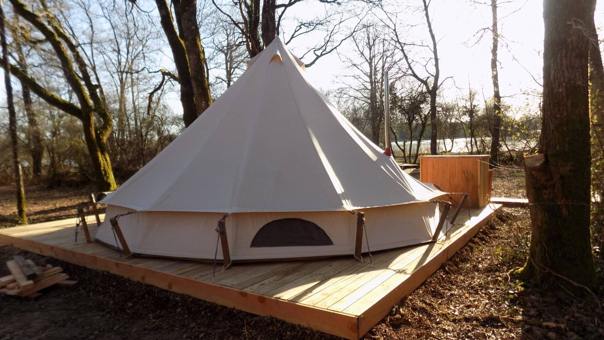 Salles-en-Toulon RV Rental | Tente luxe Etang vue Jacuzzi privatif Copa cabanes 2