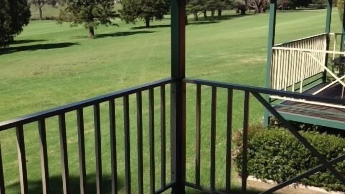 Tenterfield Hotel | Tenterfield Golf Club Fairways Lodge