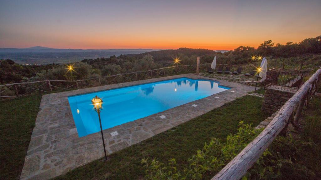 Cortona Villa | Tenuta Angelici Winery Agriturismo Henni with pool sauna and jacuzzi Cortona