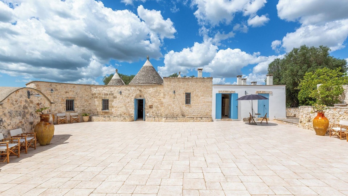 Ceglie Messapica House | Tenuta I Trulli Rochira by BarbarHouse