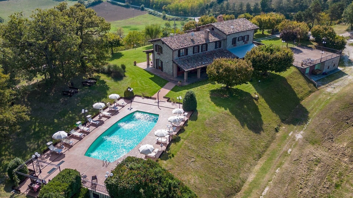 Valfabbrica Villa | Tenuta Montiepoli 12+3, Emma Villas