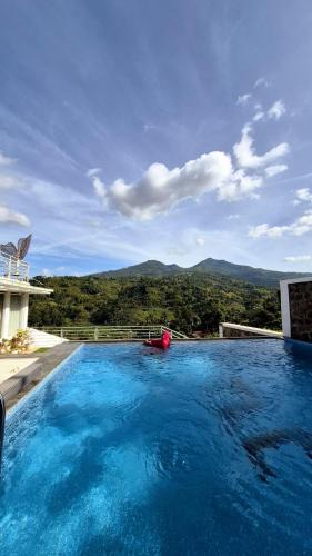 Bandung Villa | Teras Luhur Villa dengan Infinity Pool