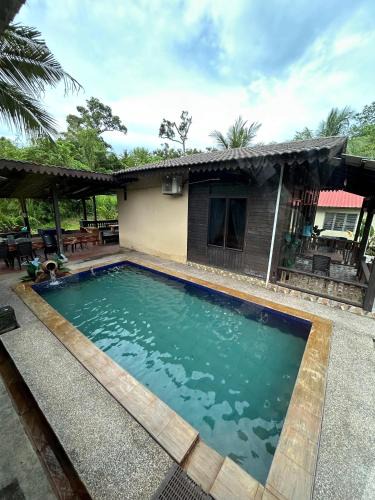 Kuala Kangsar House | Teratak Nurul Kuala Kangsar with swimming pool - no pork or alcohol