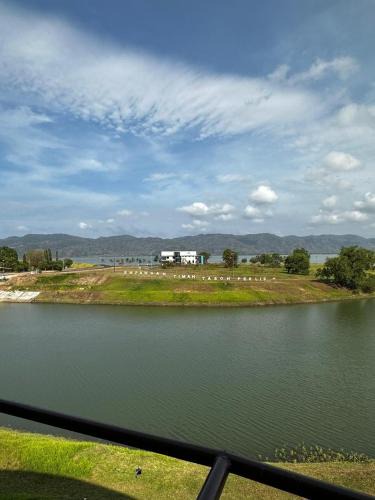 Kampung Padang Malau Resort | Terinai Tasoh Lake View Resort and Cafe