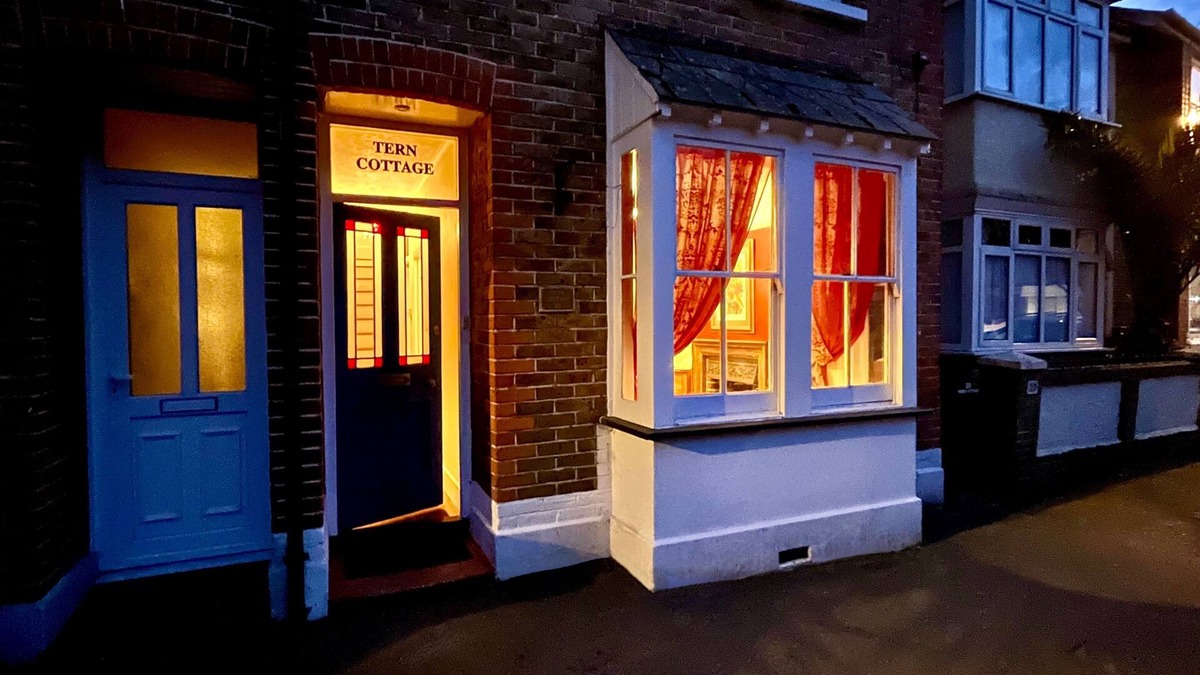 Bognor Regis Cottage | Tern Cottage by inspirestays.com - a cottage that sleeps 4 guests in 2 bedrooms