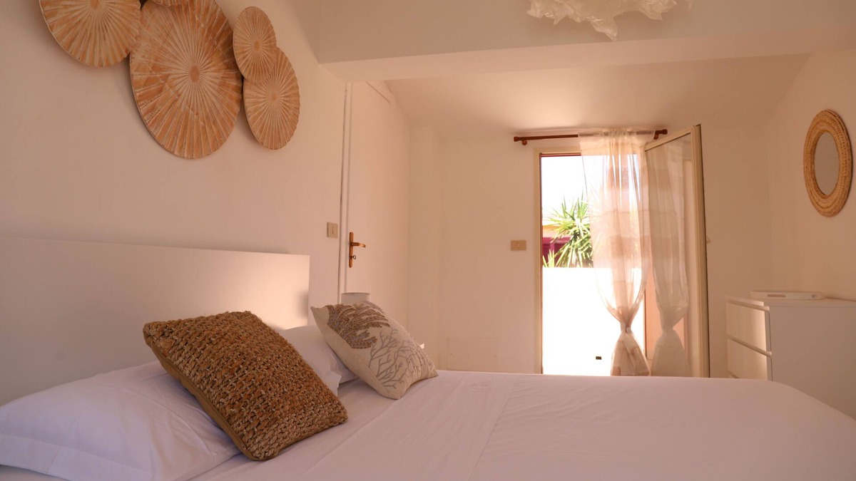 Barcellona Pozzo di Gotto Villa | Terraced house in private residence