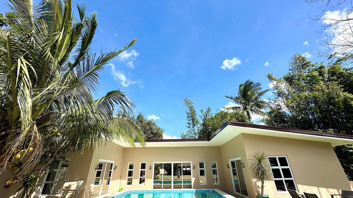 Amadeo House | Terra Vascileia Queen with Pool 32 Pax capacity