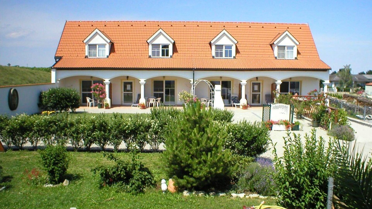 Morbisch am See Apartment | Terrace apartment on two levels