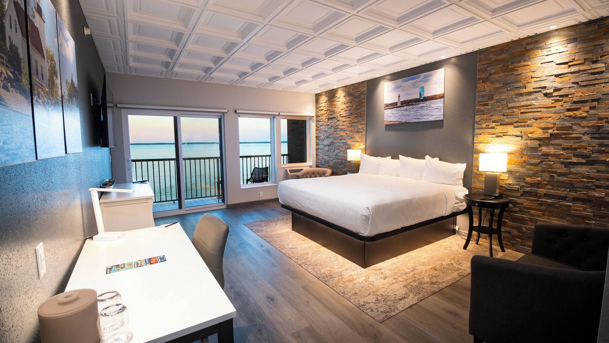 Escanaba Hotel | Terrace Bay Hotel