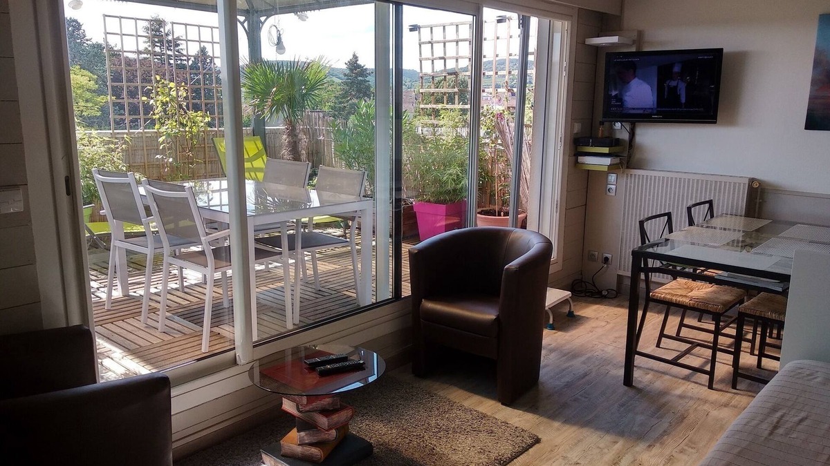 Beaune Apartment | Terrace Center