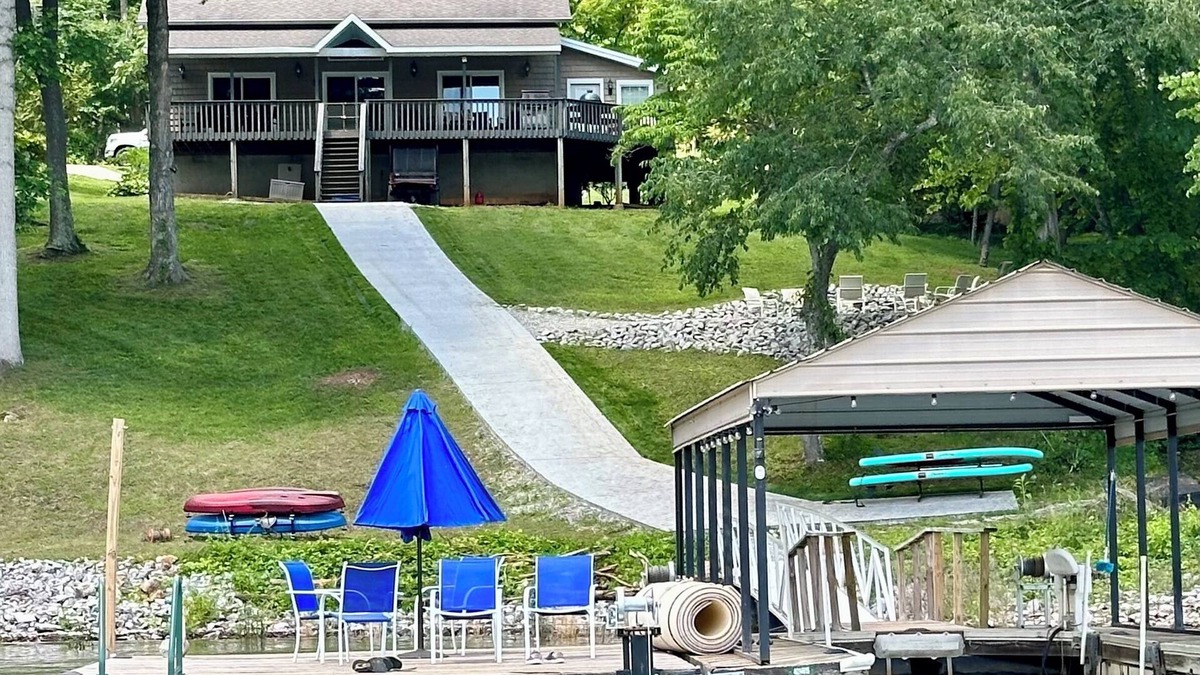 Jacksboro House | Terrace Cove: 4BR/2B Lakefront house with private dock and covered slip!