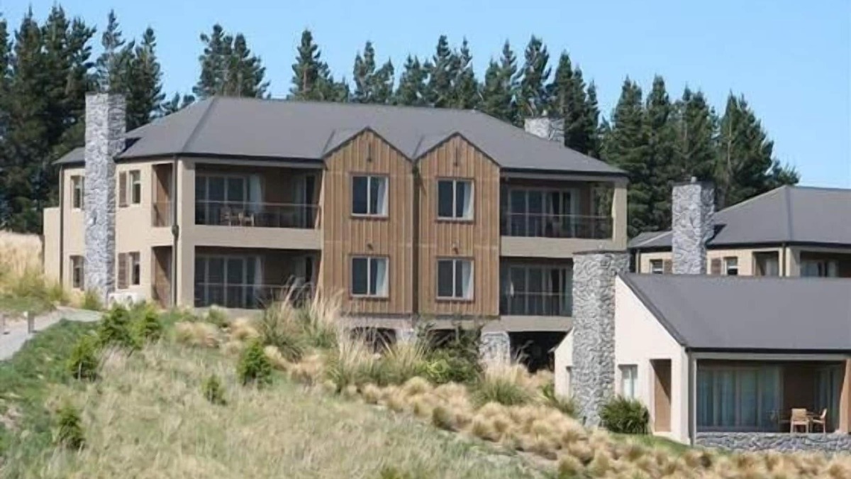 Windwhistle Villa | Terrace Downs. Modern 2 Bedroom Villa. Mount Hutt.
