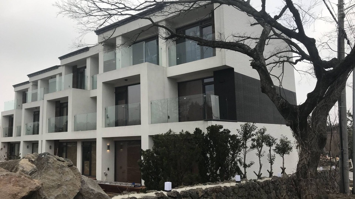 Downtown House | Terrace Hill with outdoor garden