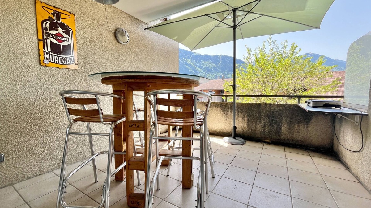 Bonneville Apartment | Terrace, home cinema, Annecy Geneva 30mn