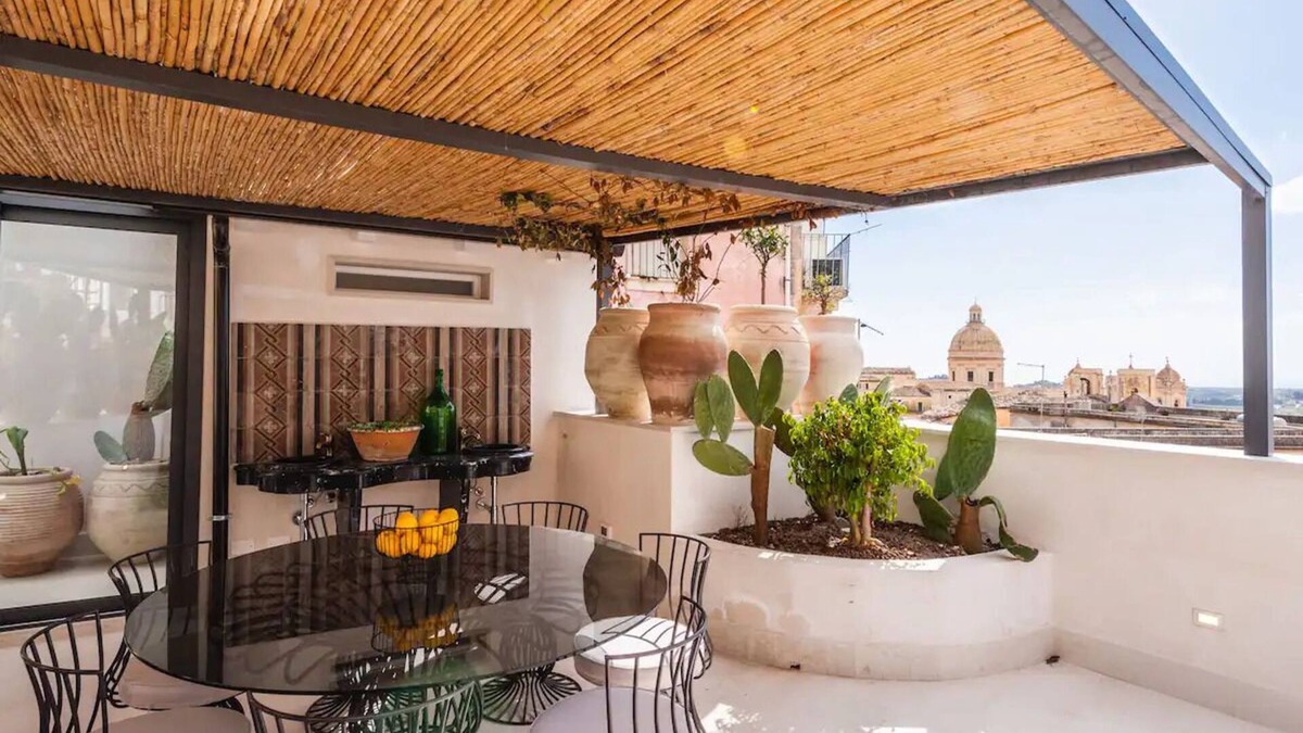 Noto Historic Centre House | Terrace of the Jars - Terrace in Noto Centre - Free WifiFree parking area