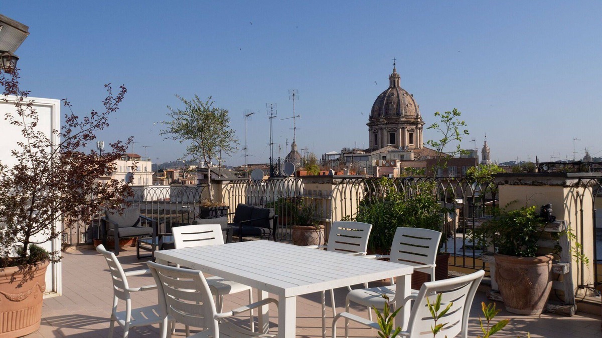 Rione VII Regola Apartment | Terrace on the Monuments of Rome by BelcantoVillas