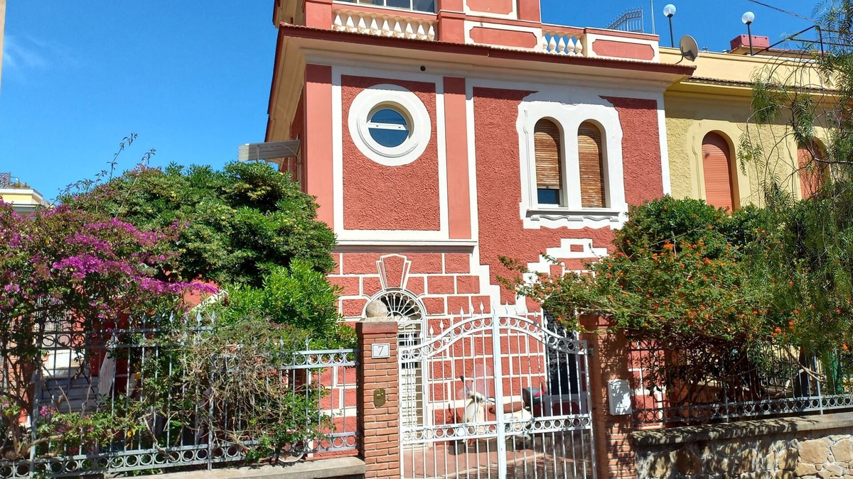 Santa Marinella House | Terrace on two levels, with beautiful panoramic sea view