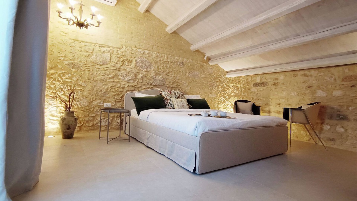 Santa Lucia Apartment | terrace parking beach bathtubenSyracuse Stylish Suites [53]