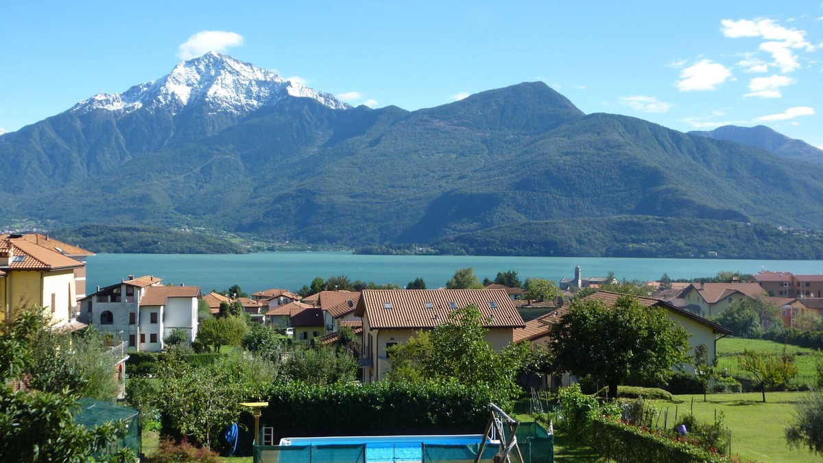 Consiglio di Rumo Apartment | Terrace with breathtaking lake view