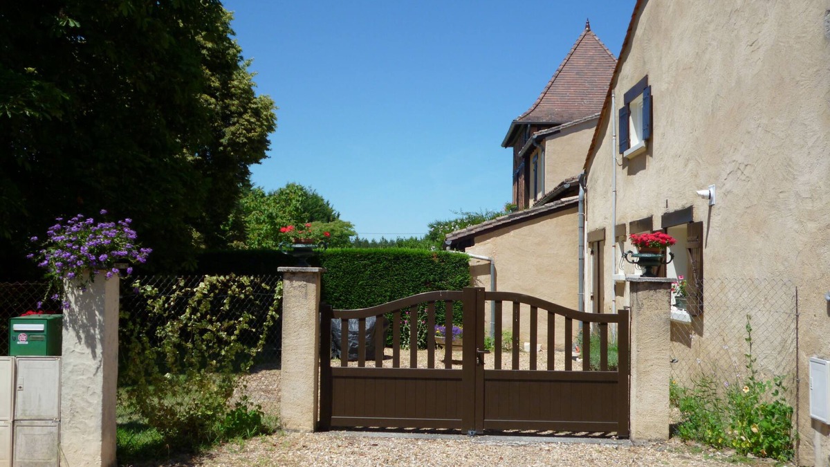 Le Pizou House | Terraced house