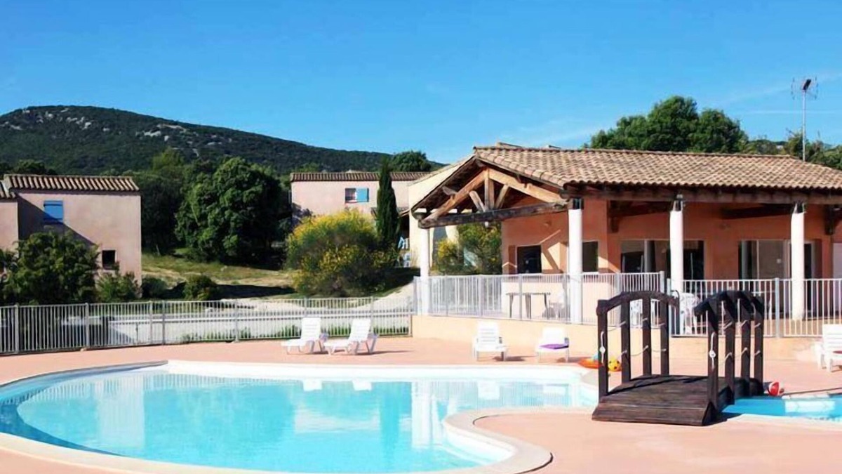 Sauve House | Terraced House in Sauve with Pools & Fitness