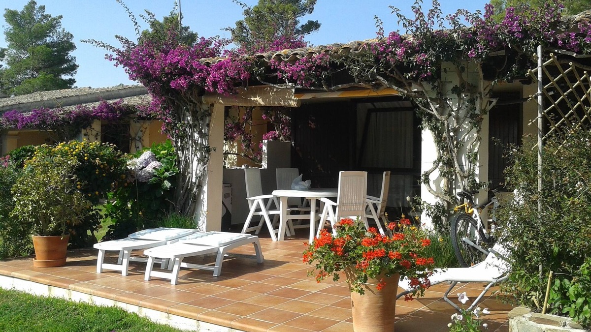 San Teodoro House | terraced house with direct access to the beach