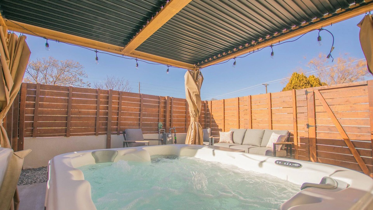 South Broadway Apartment | "Terracotta Suite" @ ArnoTriplex! Hot Tub+Pet Friendly!